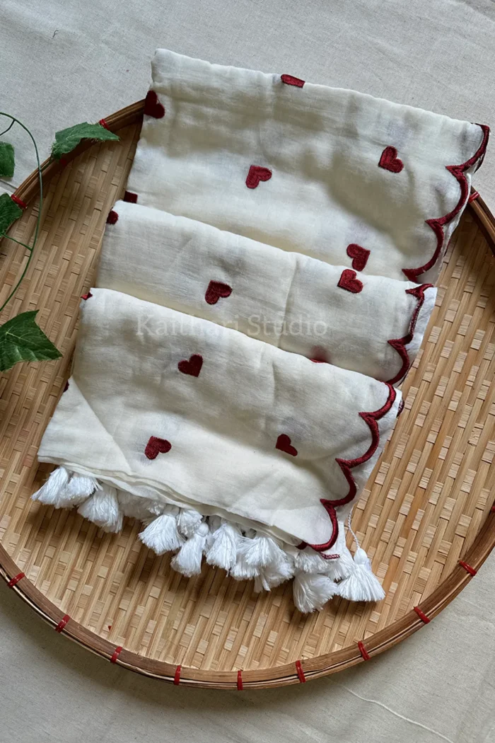 Heart Embroidery Scalloped Mul Cotton Sarees – cream with maroon - KS112